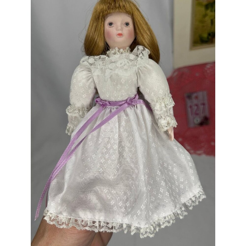 Vintage Russ Berrie Fairytales Cinderella Porcelain Doll #1704 - Picture 6 of 12